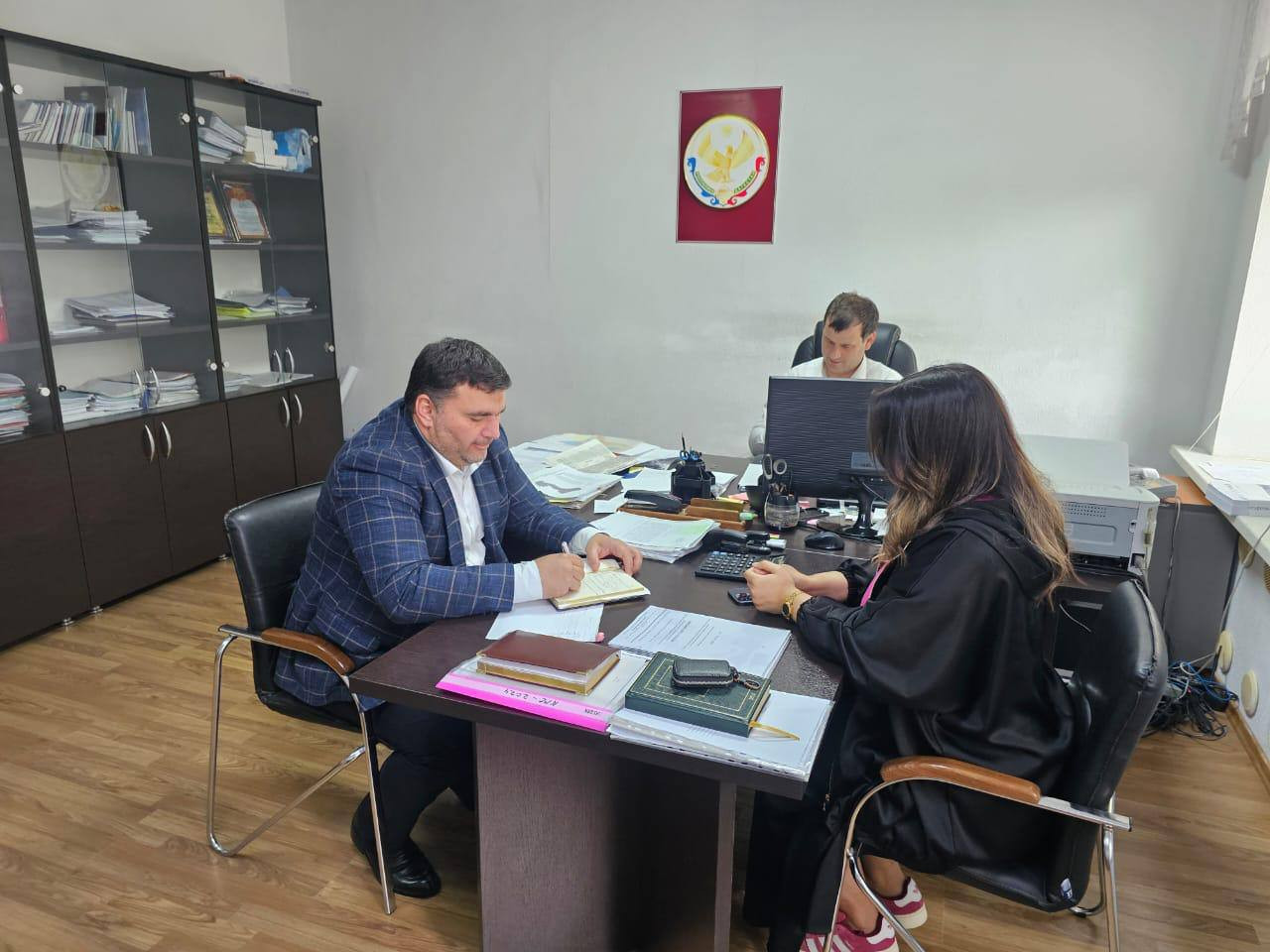 Абдулкадыр Магомедгаджиев провел ряд рабочих встреч в Кизлярском районе