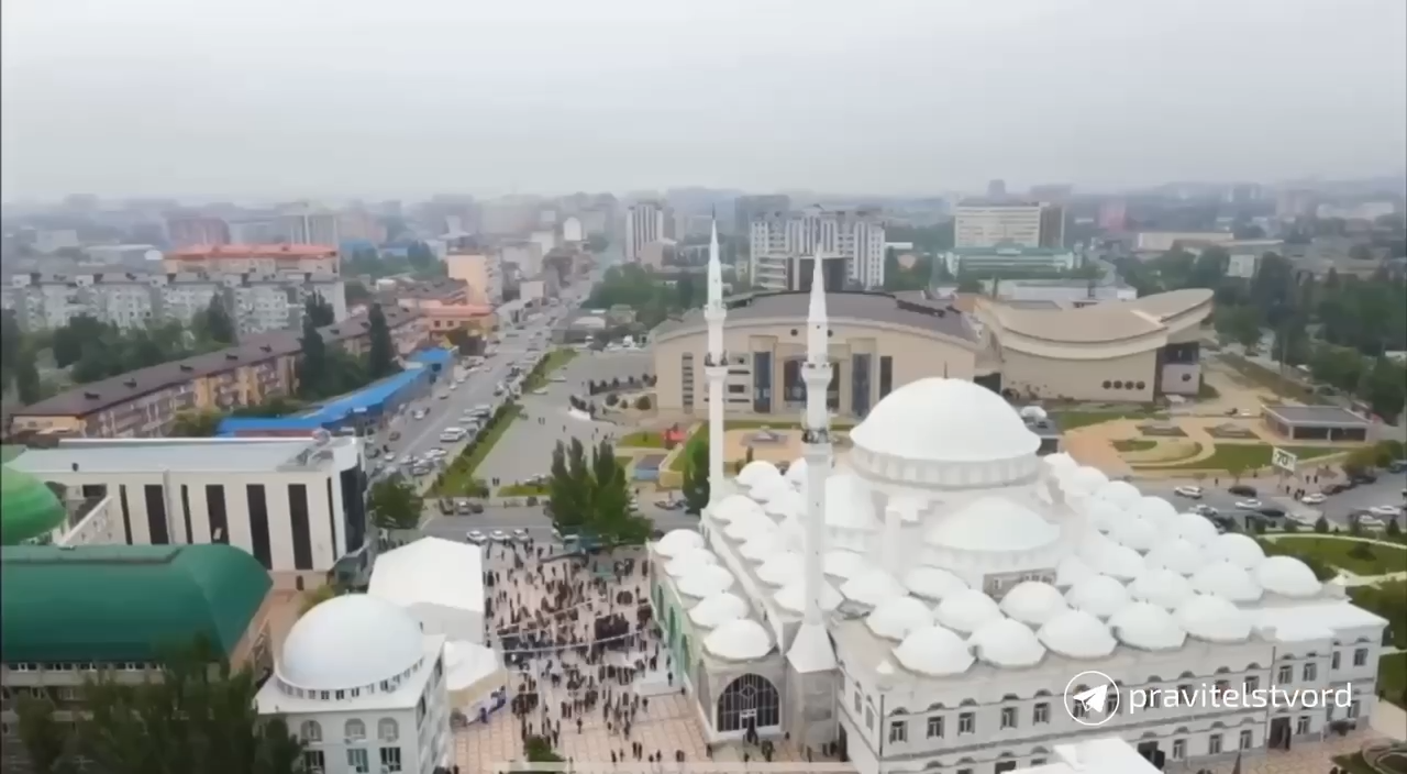 В Махачкале детям раздают вяленый кутум