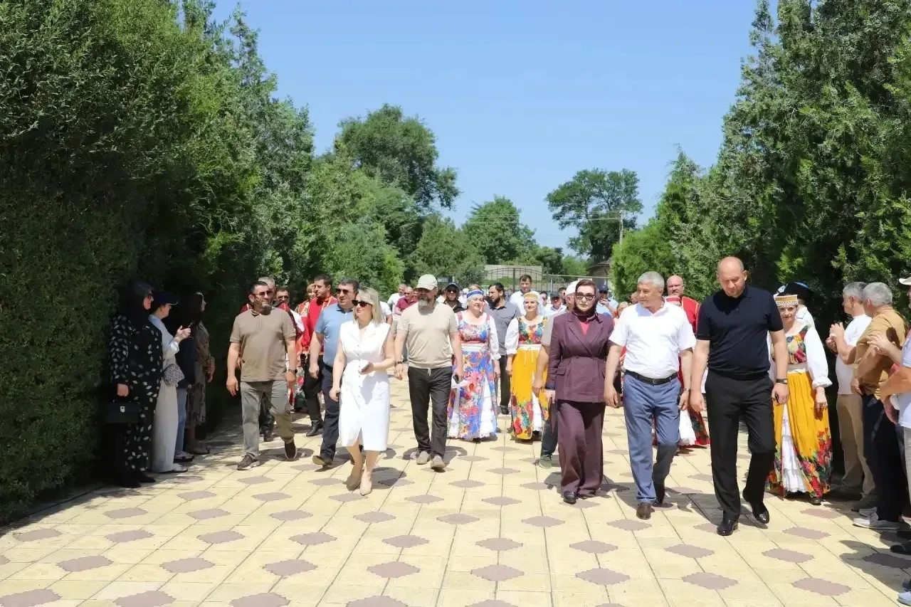 Заместитель министра по туризму и народным художественным промыслам РД Анна Сергеевна Безрукова приняла участие в праздновании Дня рыбака в селе Аверьяновка, Кизлярского района
